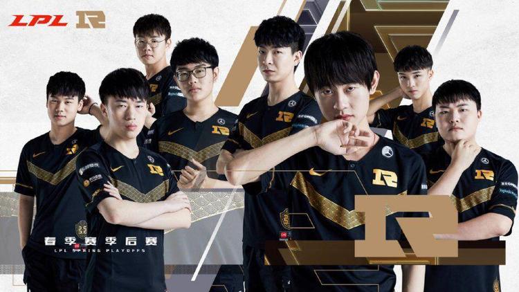 世界足坛中 世界足坛中