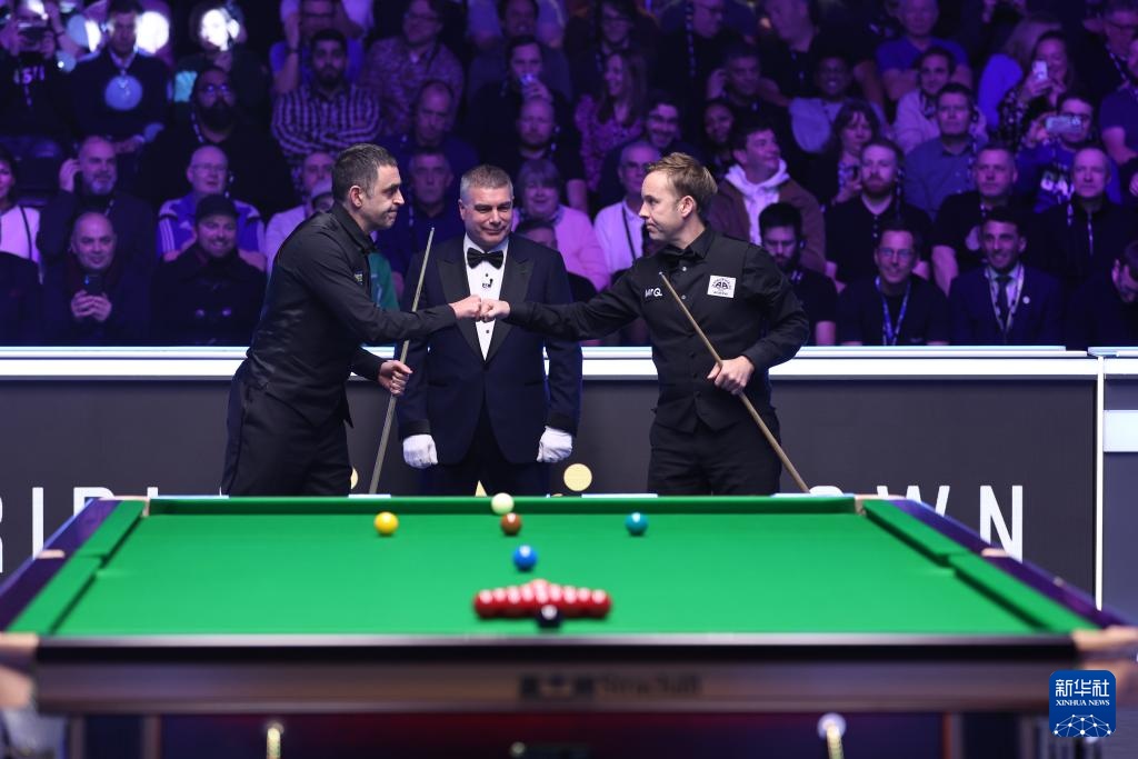 度略高于左 度略高于左